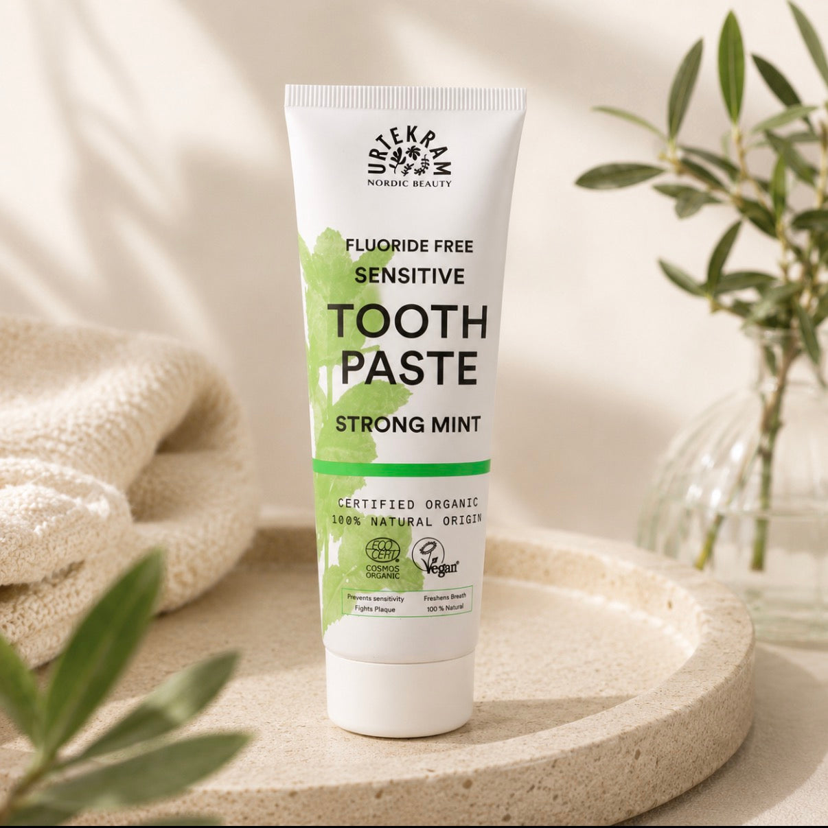 Tandpasta sensitive strong mint fluoridevrij - Urtekram (75 ml)